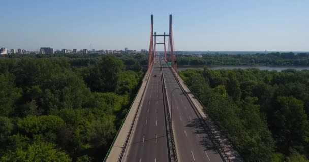 Brücke Siekierkowski. Luftaufnahme der roten Seilbrücke — Stockvideo