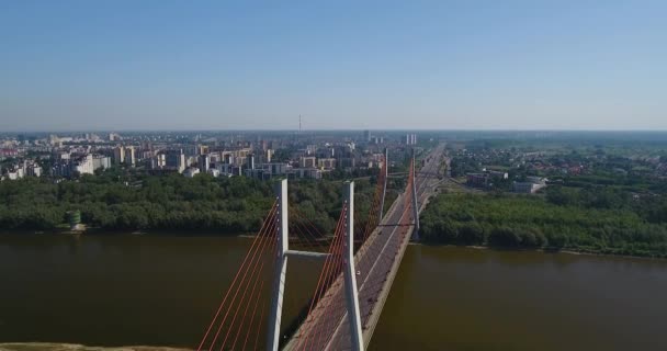 Flygfoto över Röda bron i Warszawa. Siekierkowski Bridge — Stockvideo