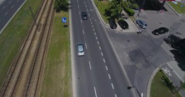  Varşova, Polonya - 06 06 2018: Otomobillerin peşinde. Havadan görünümü