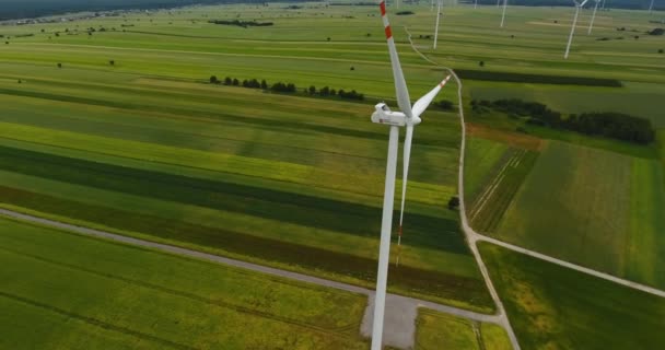 Luftaufnahme von Windkraftanlage — Stockvideo