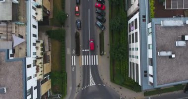 Varşova, Polonya: Genel gider mahalle cadde boyunca gidiş araba görünümünü