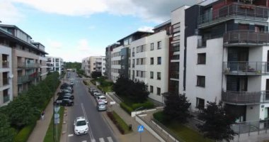 Varşova, Polonya: Sağa dön. Bir sokak üzerinde havadan görünümü