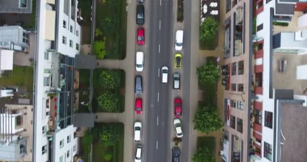 Varsavia Polonia Overhead Shot Auto Andando Quartiere Residenziale — Video Stock