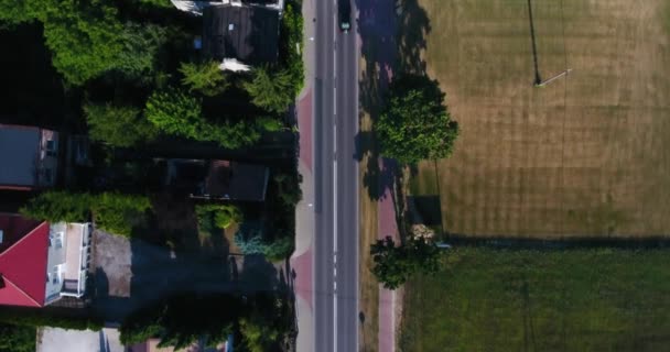 Overhead Flygfoto över väg som går genom landsbygden — Stockvideo
