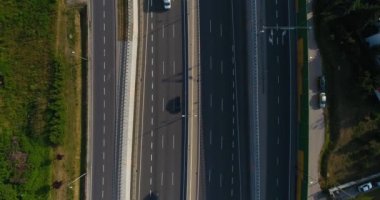 Otoban gidiyor araba havai görünümü