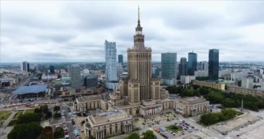 Varşova'daki Modern gökdelenlerin havadan görünümü