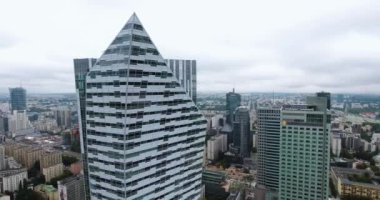 Zlota 44 gökdelen. Havadan görünümü