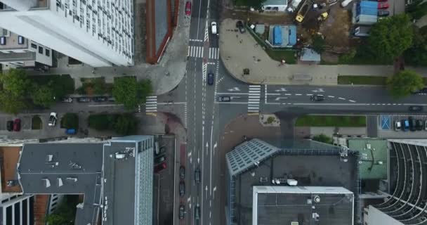 飞越建筑物屋顶的城市 — 图库视频影像