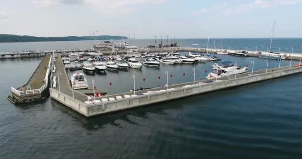 Flygfoto över Yacht Port — Stockvideo