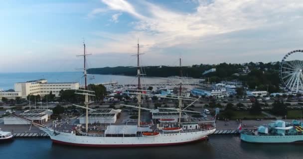 Segla Skepp Bundet Upp Port Gdynia Polen 2018 — Stockvideo