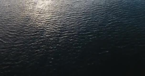 Réflexion sur l'eau. Survoler la mer. Prise de vue Aérienne : Gdynia, Pologne 