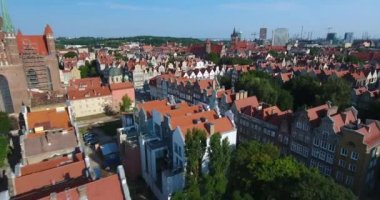 Old Town. Çatıları. Havadan görünümü. Tilt aşağı: Gdansk, Polonya