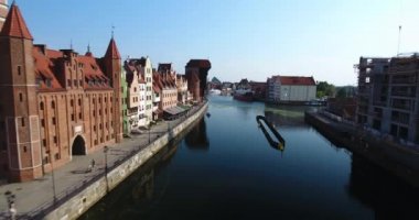 Gdansk, Polonya eski kentte Nehri üzerinde uçuş