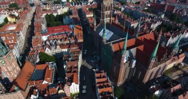 Meryem Ana Kilisesi. Gotik katedral içinde tarihi kent. Anteni: Gdansk, Polonya
