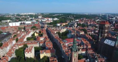 Polonya tarihi kent Panoraması. Aşağı hava Tilt: Gdansk, Polonya