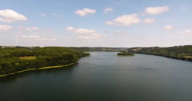 Kırsal Lake Forest manzara. Panorama. Hava artan atış
