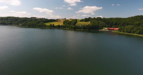 Vista aérea do cais da casa no lago — Vídeo de Stock