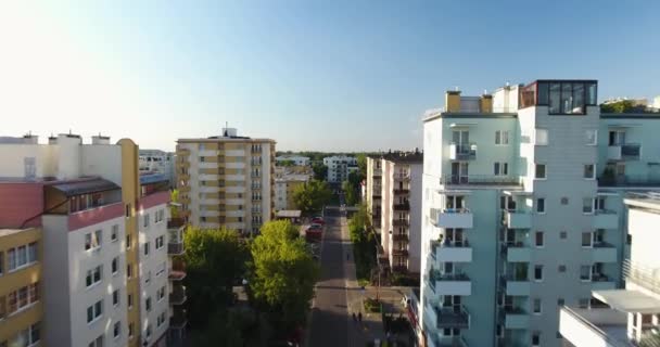 Volare Nella Zona Delle Case Residenziali Inclinazione Varsavia Polonia — Video Stock