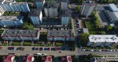 Bir yerleşim bölgesi. Yukarı eğimli. Hava dron Panorama: Varşova, Polonya