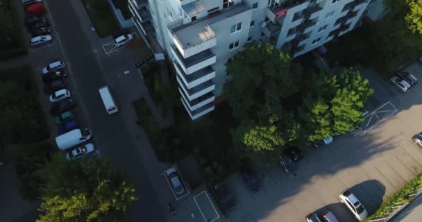 Varsovia Polonia 2018 Tilt Vista Aérea Reveladora Del Edificio Apartamentos — Vídeos de Stock