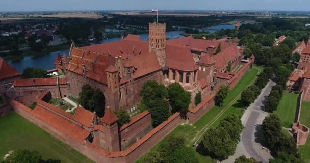 Revealing Shot Of Malbork Teutonic Order Castle — Stock Video