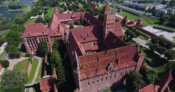 Kasteel van de op het dak van de Duitse orde In Malbork, Polen — Stockvideo