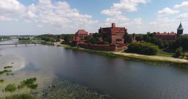Drone Shot Del Castillo De La Orden Teutónica En Malbork — Vídeo de stock