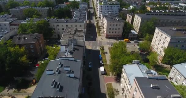 Flyger Över Hus Blocks Warszawa Polen — Stockvideo