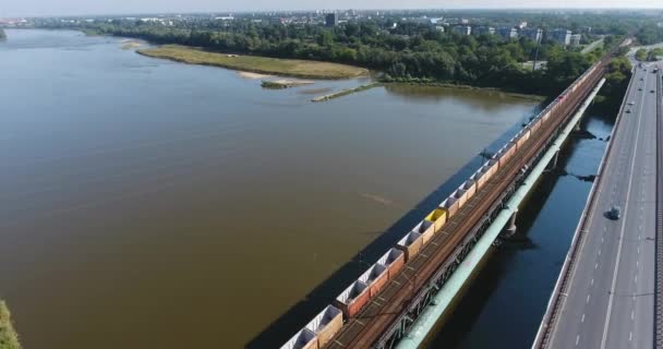 Leere Güterfrachtbrücke. Luftaufnahme — Stockvideo