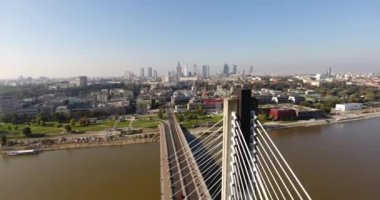 Varşova şehir merkezinde güneşli günü Panoraması