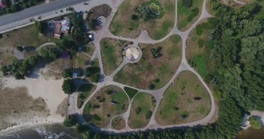 Yüksek açı görünümü Izgaralar bir parkta yollarının