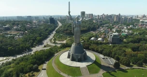 Het Moederland Monument Kiev Luchtfoto Tilt Omlaag Kiev Oekraïne — Stockvideo