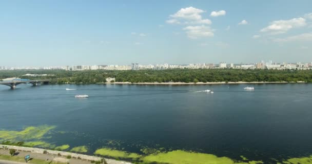 Bateaux Naviguant Dans Fleuve Dniepr Kiev Ukraine — Video