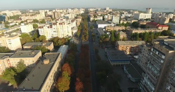 Inclinación hacia abajo, Vista de la ciudad, Exterior comunista — Vídeo de stock