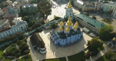 Yüksek açılı görünüş St. Michael'ın altın kubbeli Manastırı: Kiev, Ukrayna