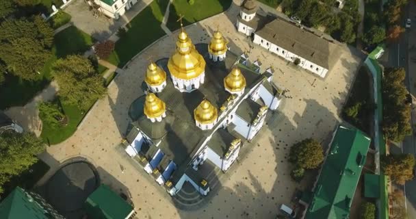 Πετώντας Πάνω Από Μοναστήρι Του Αγίου Μιχαήλ Golden Θολωτό Κίεβο — Αρχείο Βίντεο