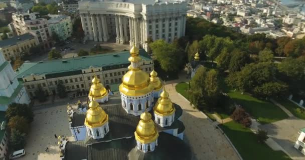 Flygfoto Över Gyllene Kupoler Michael Golden Kupolkonvexa Kloster Kiev Ukraina — Stockvideo
