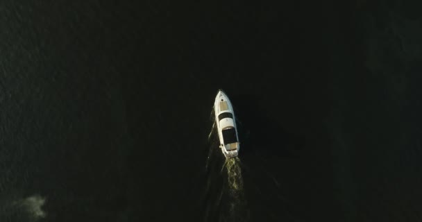 Haut Vers Bas Drone Shot Yacht Sailing River Kiev Ukraine — Video