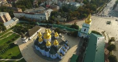 Uçan üzerinde St. Michael'ın altın kubbeli Manastırı: Kiev, Ukrayna