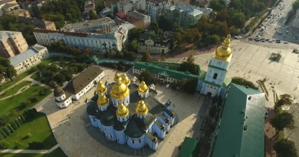 Volando Sobre Monasterio Cúpula Dorada San Miguel Kiev Ucrania — Vídeos de Stock