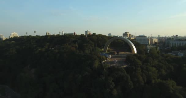 Flygfoto Över Vänskap Nationerna Arch Kiev Ukraina — Stockvideo