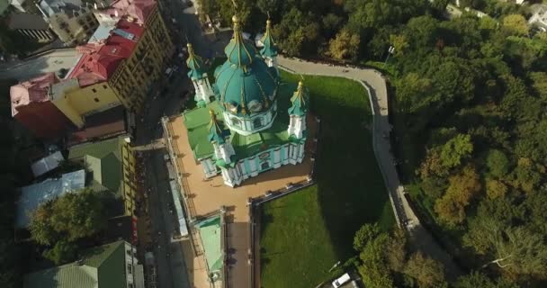 Anténa Kostel Svatého Ondřeje Horní Části Andriyivskyy Sestup Kyjev Ukrajina — Stock video