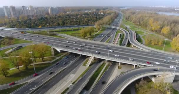 Varsovia Polonia Time Lapse Volando Sobre Intersección Autopista Coches Alta — Vídeo de stock