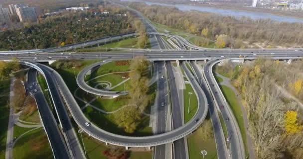 Βαρσοβία Πολωνία Ροή Υψηλής Πυκνή Κυκλοφορία Μια Διασταύρωση Αυτοκινητόδρομου Εναέρια — Αρχείο Βίντεο