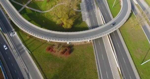 바르샤바 폴란드 고속도로 육교의 아래로 — 비디오
