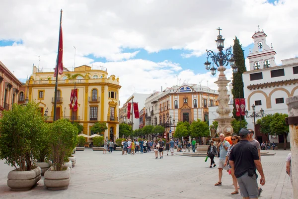 Seville şehir eski evlerin sokak