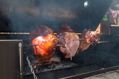 Tükürük üzerine kavrulmuş et