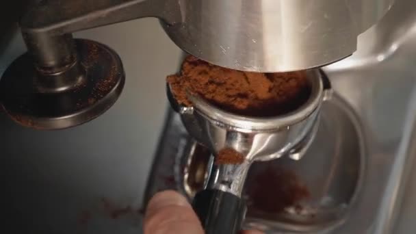 Preparing espresso coffee — Stock Video