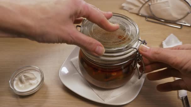 The waiter is putting soup on the table — Stock Video