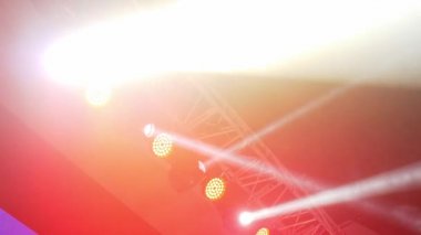 Sahne ışıkları renklerini değiştirme